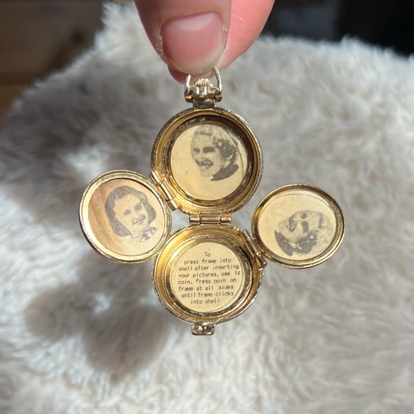 Vintage 50s Coro 4 Frame Locket - Picture 4 of 13